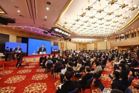 李克強(qiáng)：今年政府支出更多向民生領(lǐng)域傾斜，特別是義務(wù)教育和基本醫(yī)療