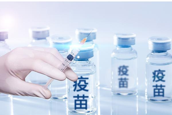 我國新冠疫苗累計(jì)接種近24億劑次，專家回應(yīng)熱點(diǎn)問題